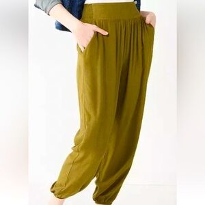 NWT SO jogger high Rise relaxed through hip and thigh Elastic leg opening